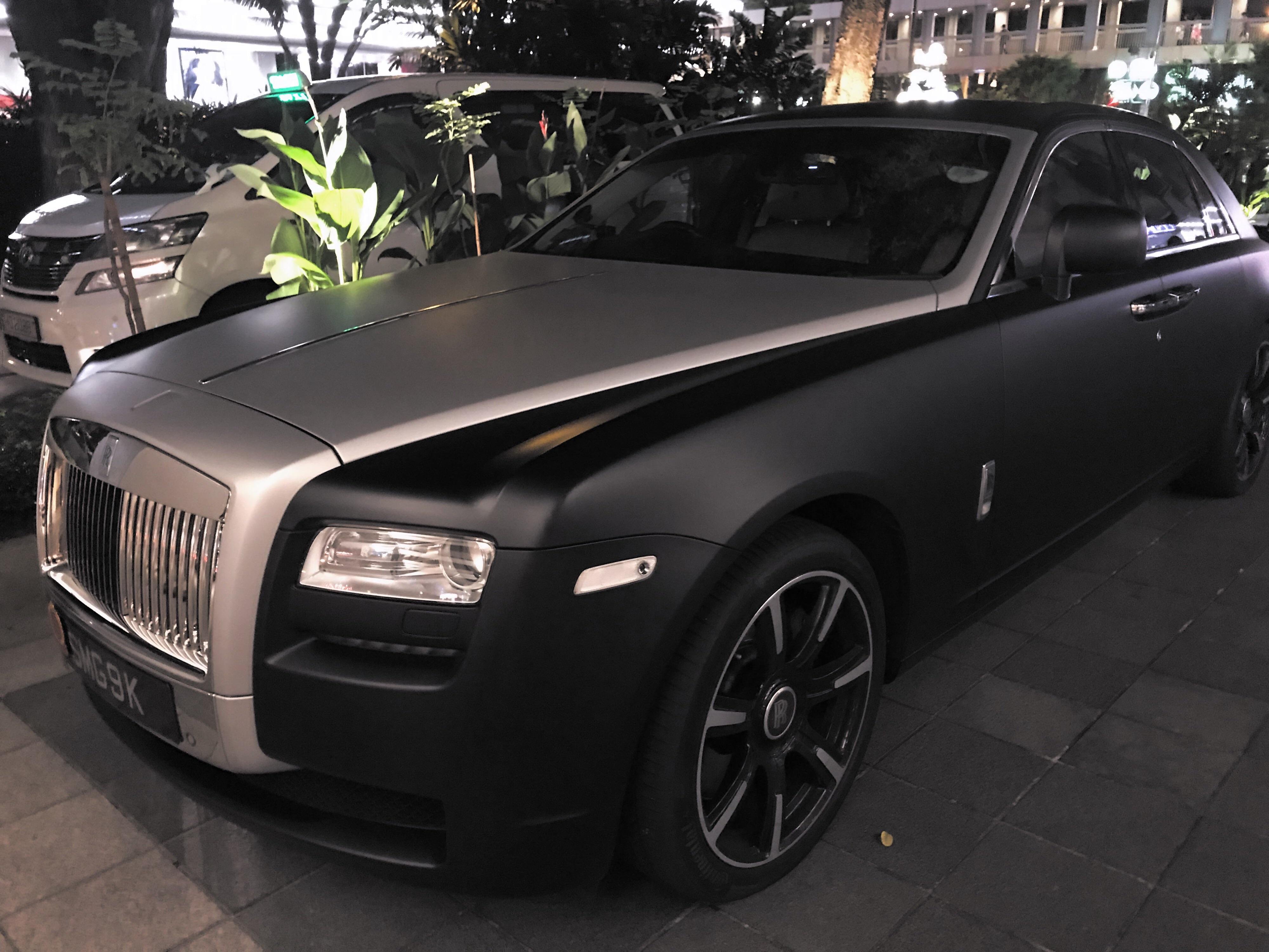 Песня черный ролс ролс. Черный Роллс Ройс. Rolls Royce Phantom Black Matte. Роллс Ройс черный матовый. Rolls Royce Ghost 2022 Black Matte.