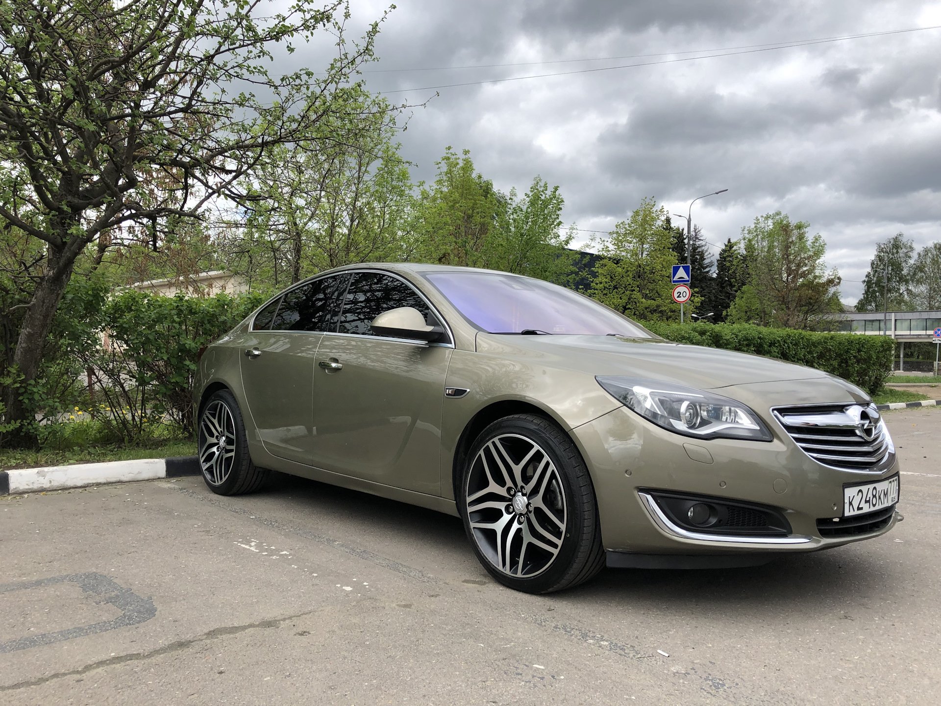 Инсигния гараж. Опель Инсигния р20. Opel Insignia диски. Opel Insignia 2014 диски. Insignia r19.