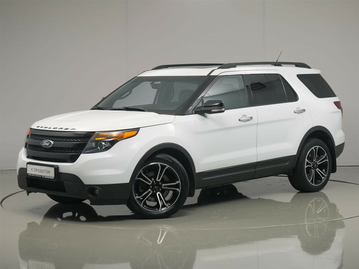 Белый Ford Explorer Sport