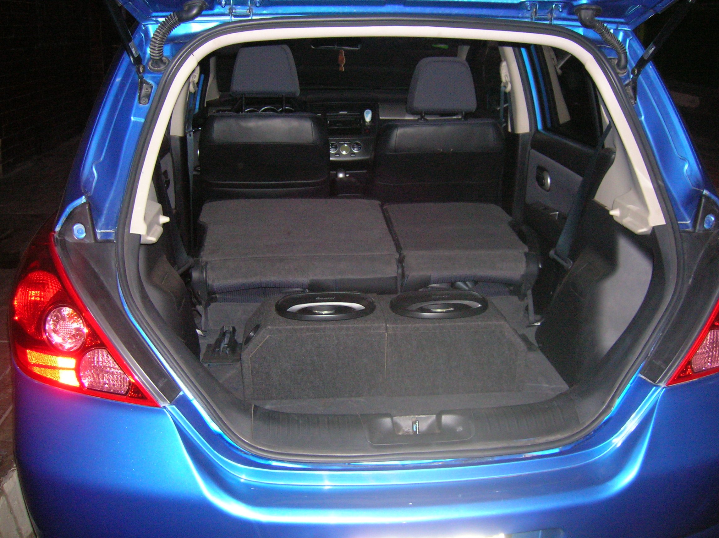 Nissan Tiida 2015 салон багажник