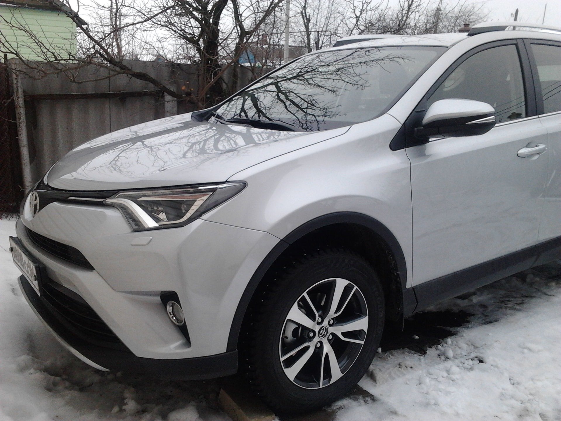 Toyota rav4 серебристый. Рав 4 серебристый. РАФ Тойота рав 4 серебристый металлик. Тойота рав 4 серебряная.