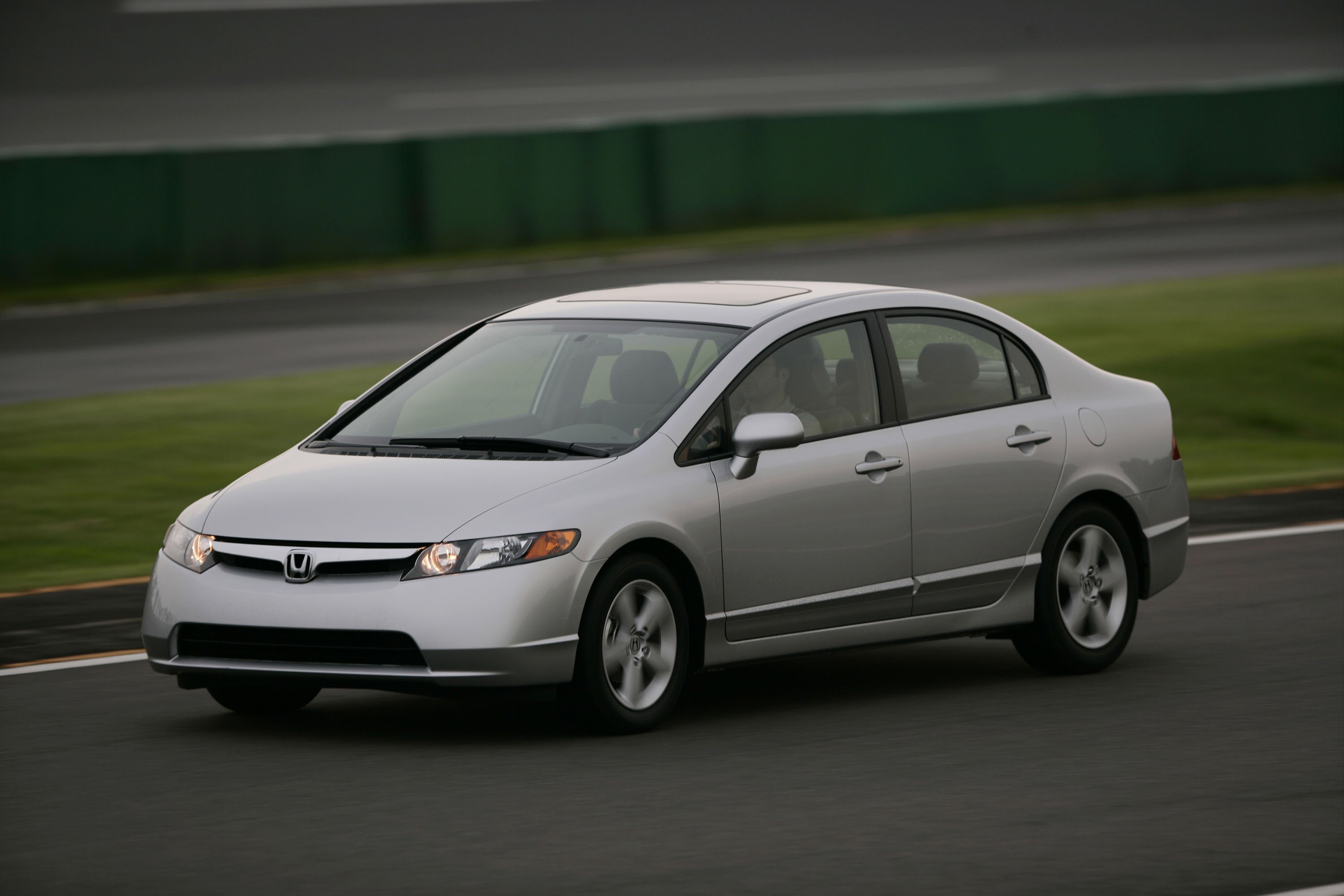 Купить хонда седан. Honda Civic 2006. Honda Civic 2006 sedan. Хонда Цивик 8 2006 седан. Honda Civic 4d седан.