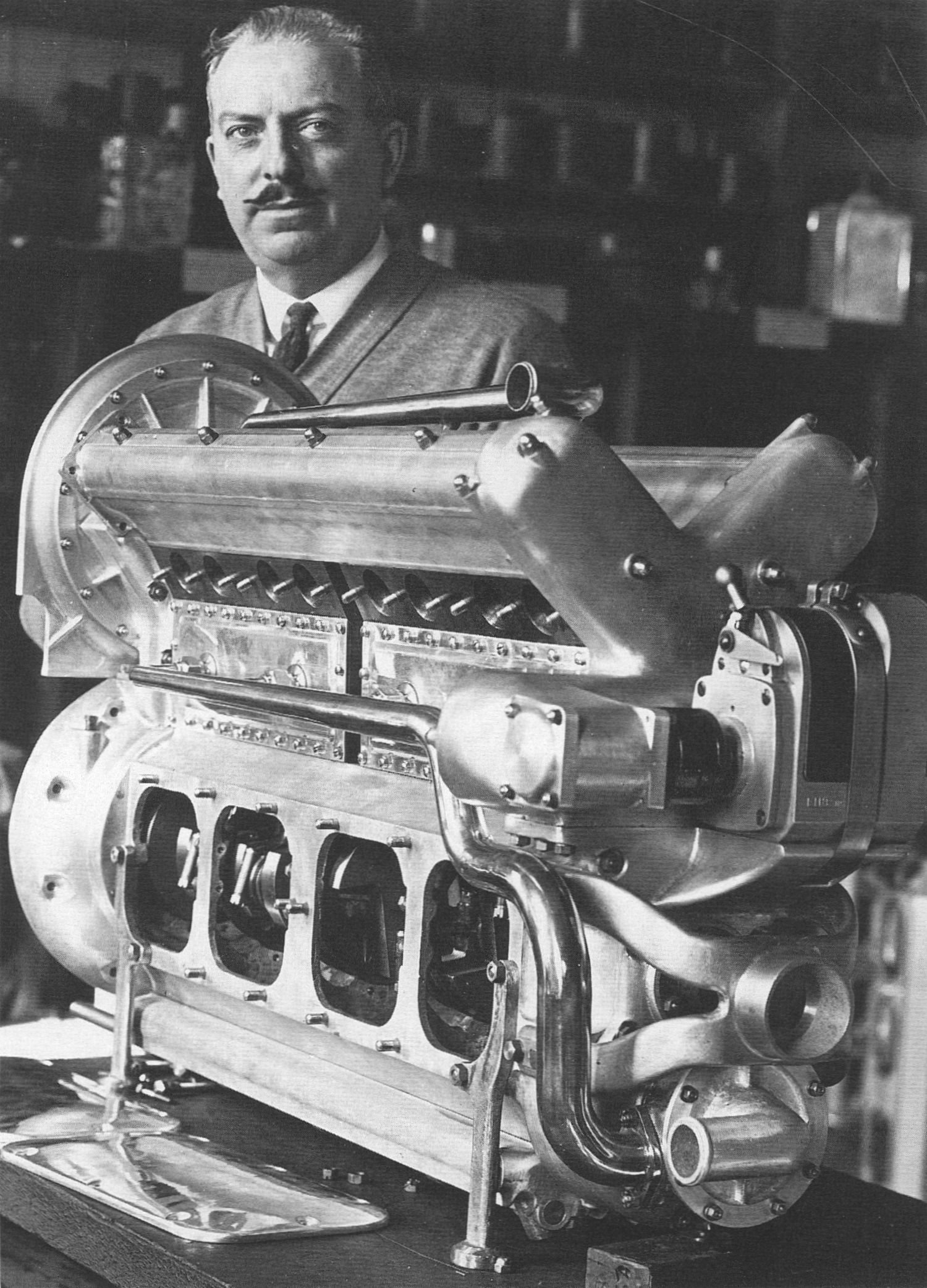 Немецкие двигатели автомобилей. Двигатель дизеля 1897. Первый дизельный двигатель Рудольфа дизеля. Самодвигатель Голдырев. Первый дизельный двигатель 1897.
