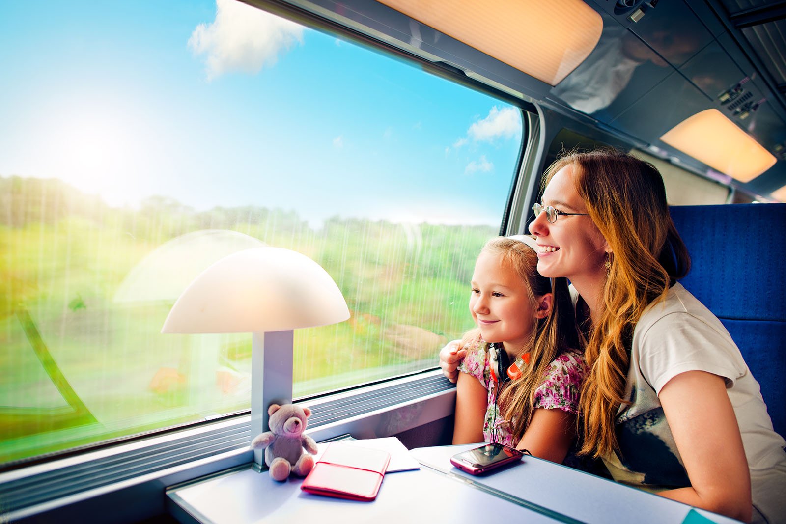 Поездка. Путешествие с детьми. Поезда для детей. Путешествие с детьми на поезде. Дети путешествуют.
