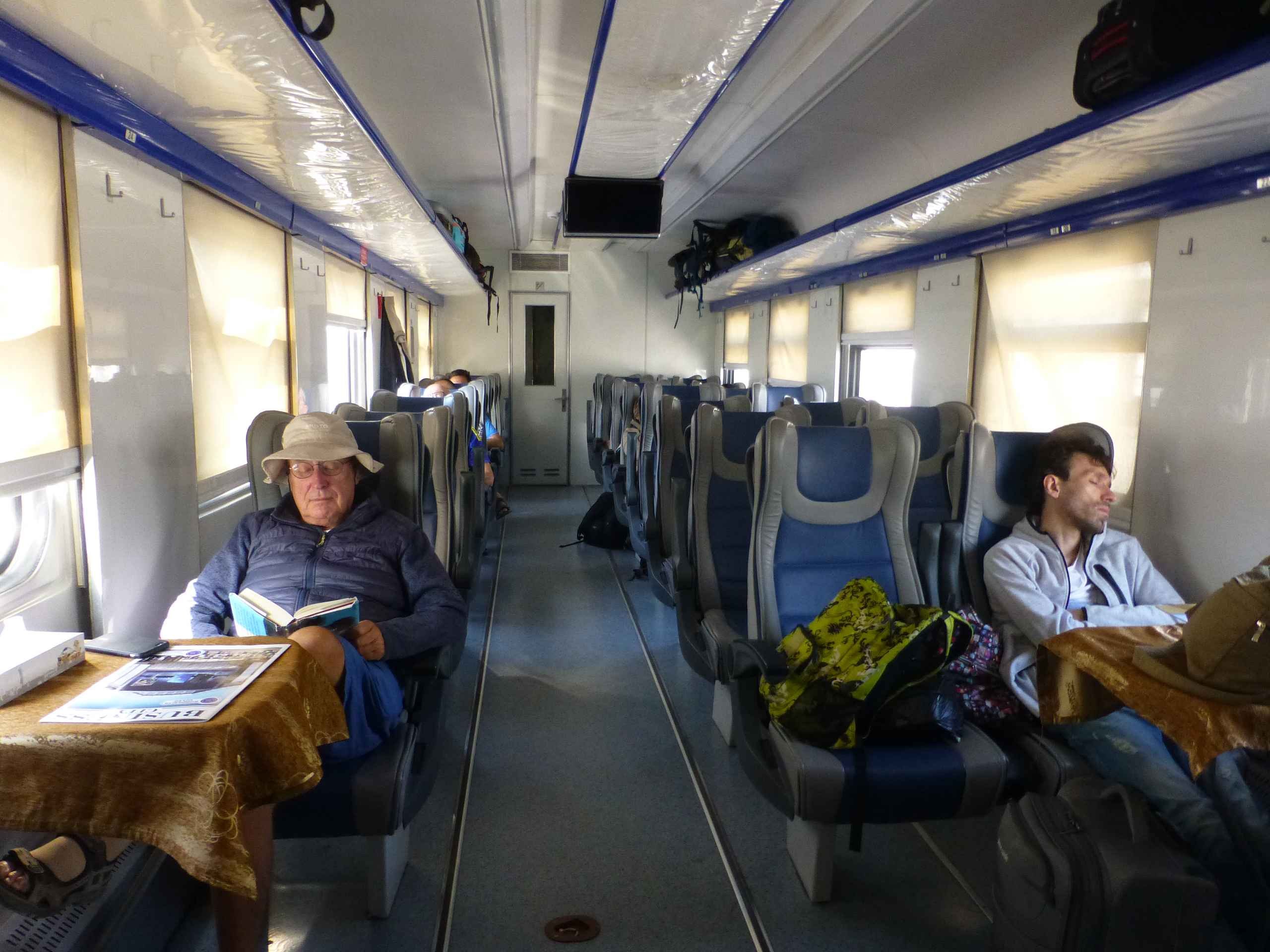Сидячий вагон в поезде белгород санкт петербург