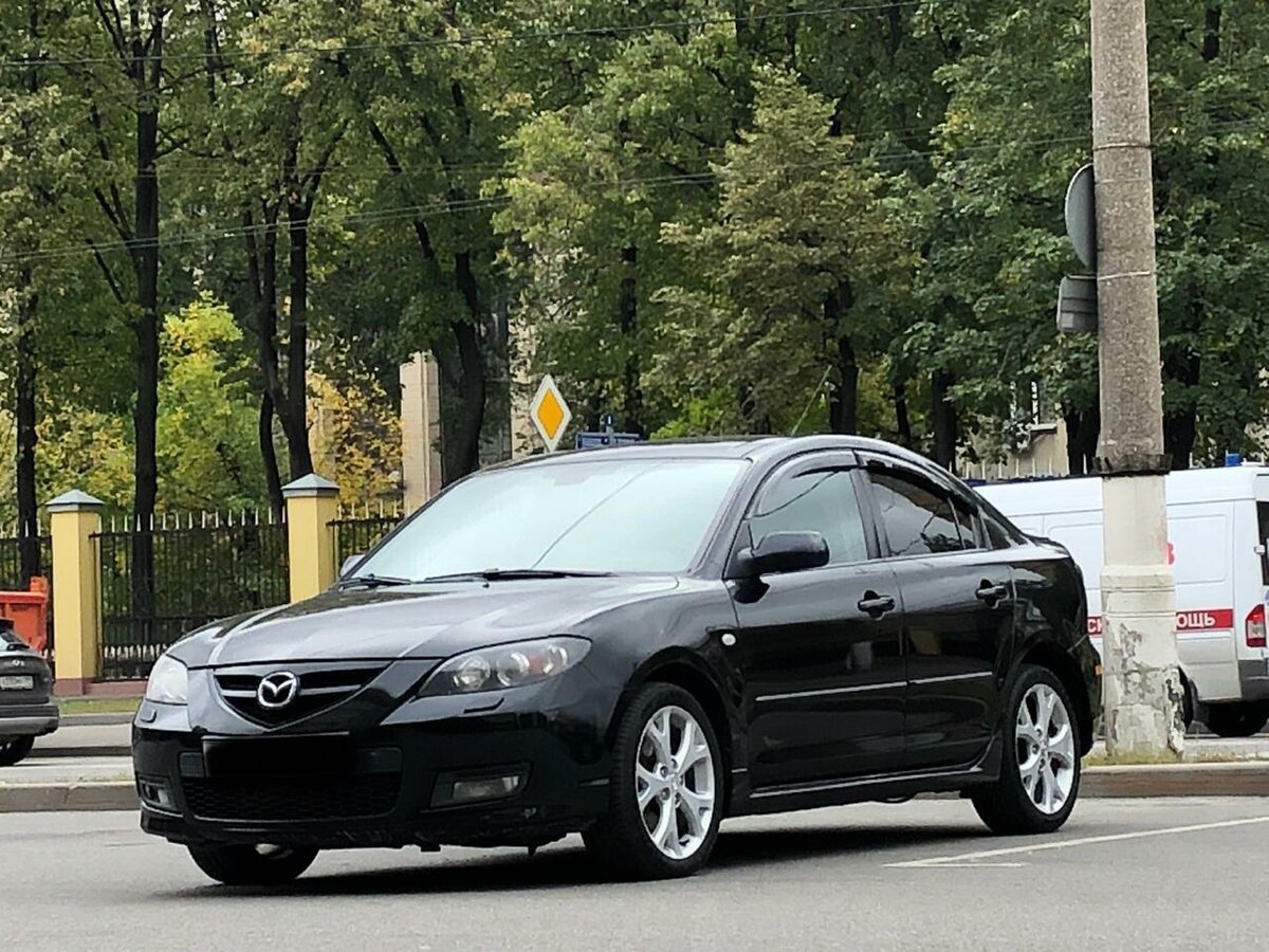 Черный седан текст. Мазда седан черная. Black Russia Mazda sedan 3. Чёрный седан машина. Седан черный красивый.