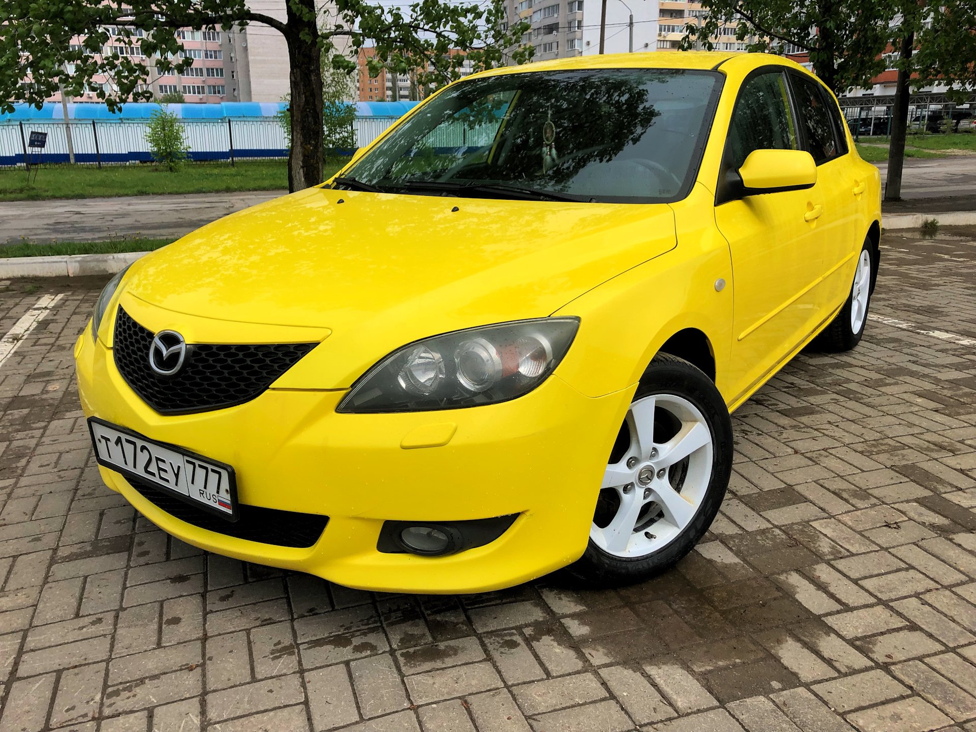 Три желтых машин. Mazda 3 Yellow. Мазда 3 желтая. Мазда 6 2005 желтый. Мазда 6 желтая.