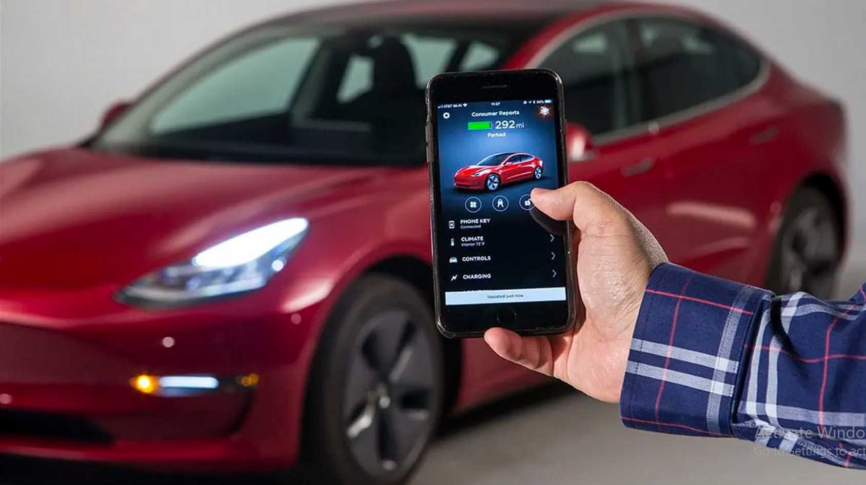 Покупка с помощью телефона. Tesla model Pi смартфон. Tesla Smart Тесла смарт. Авто на смартфон. Смартфон в машине.