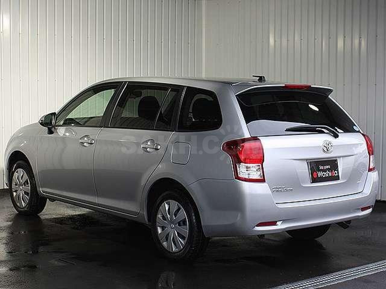 Toyota Corolla Fielder , цвет серый