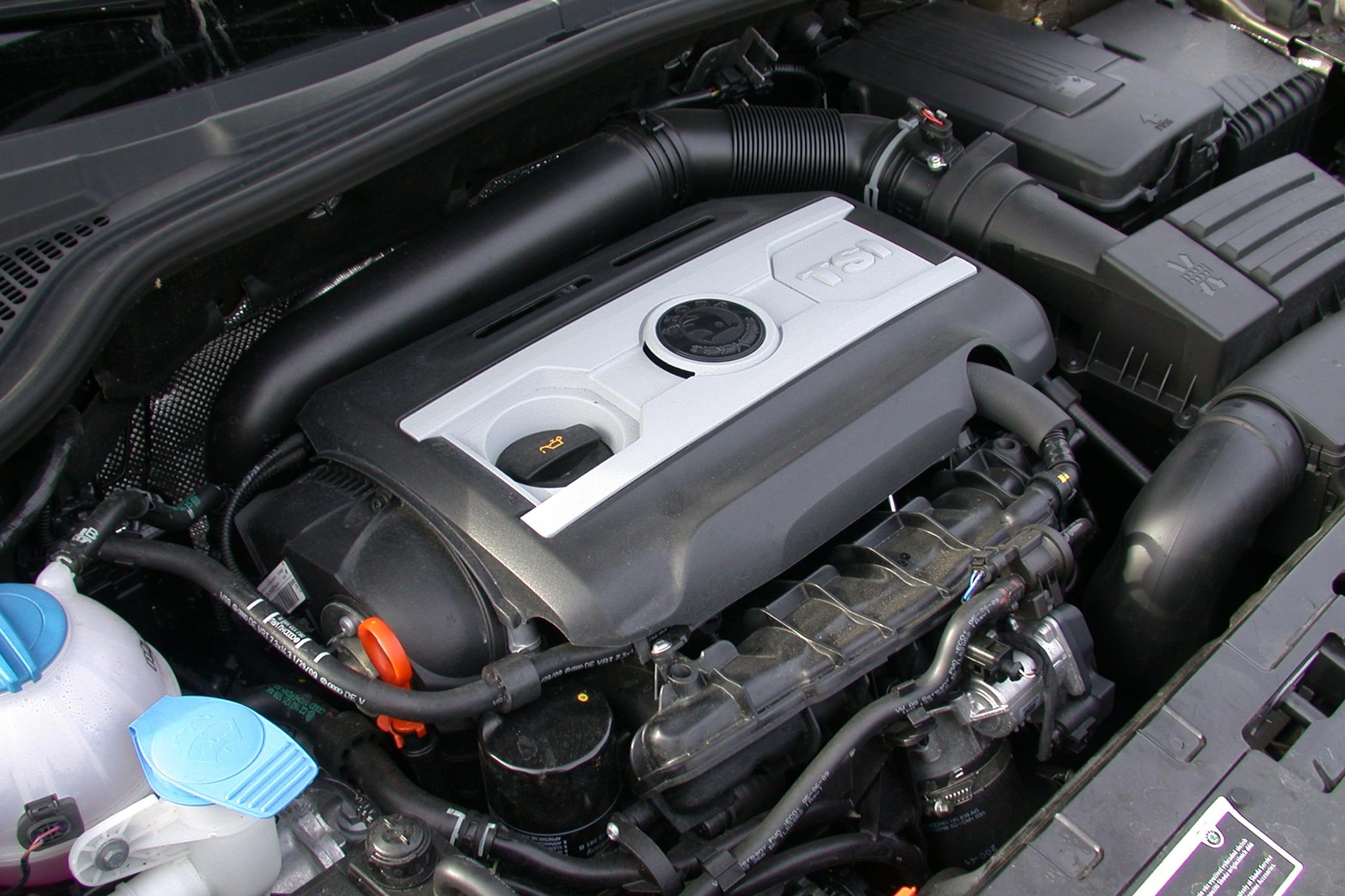 Двигатели шкода отзывы. Skoda Octavia 1.8 TSI мотор. Двигатель Шкода 1.8 турбо.