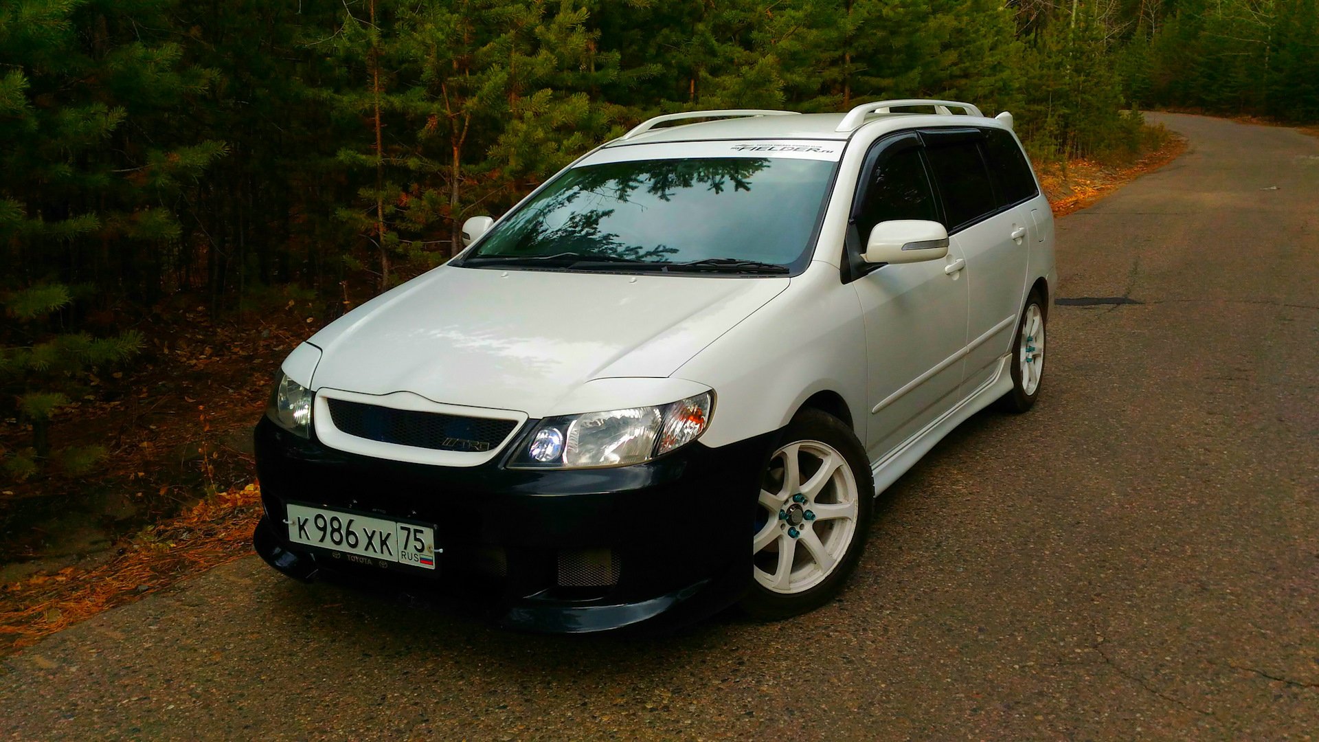 Белый филдер. Toyota Corolla Fielder 2001. Тойота Королла Филдер 1999. Тойота Королла Филдер 121 кузов. Тойота Филдер 1999.