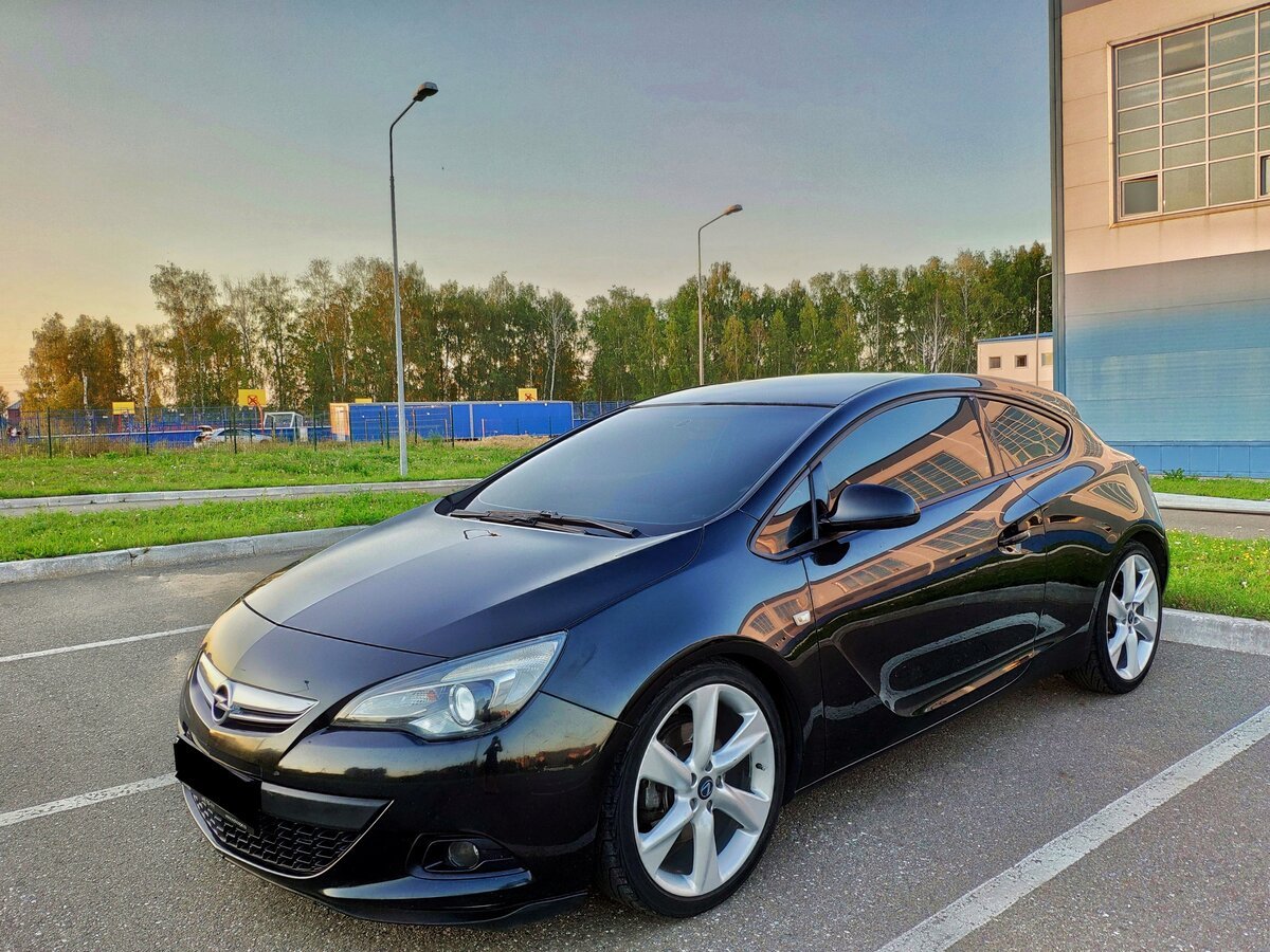 Opel Astra GTC 2012