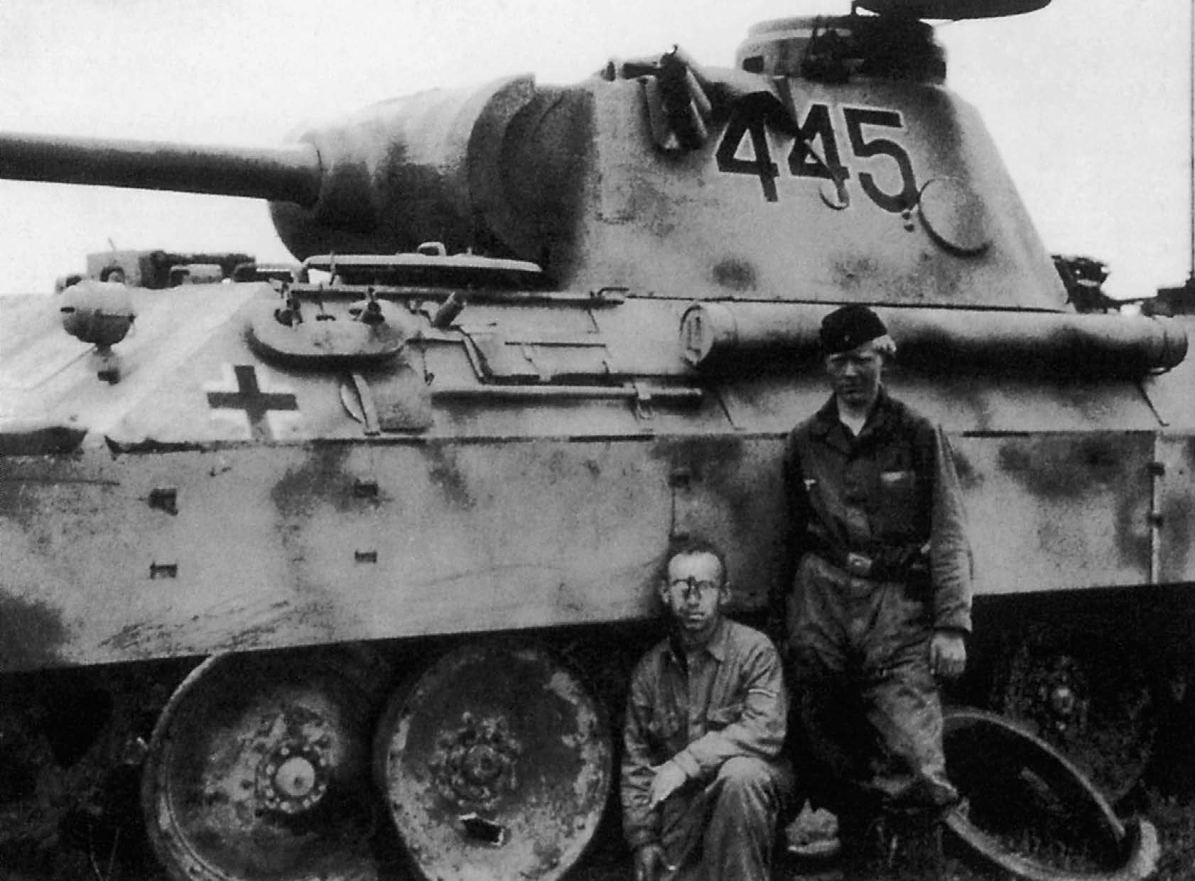 22 немецких танков. Танк пантера 1943г. Танк пантера 1943 год. Танк пантера на Курской дуге. Пантера PZKPFW V Panther.