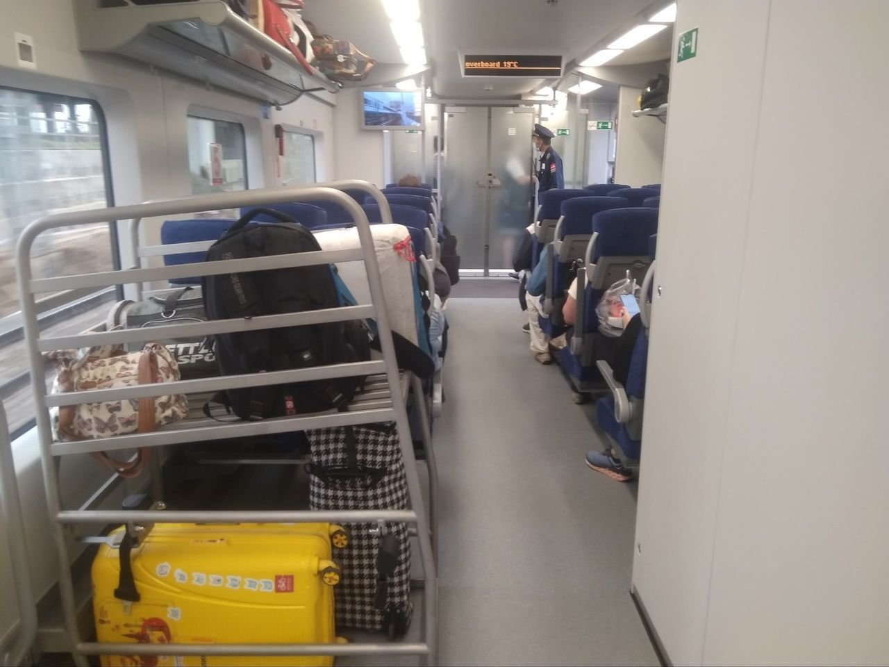 Ласточка поезд фото внутри вагона москва
