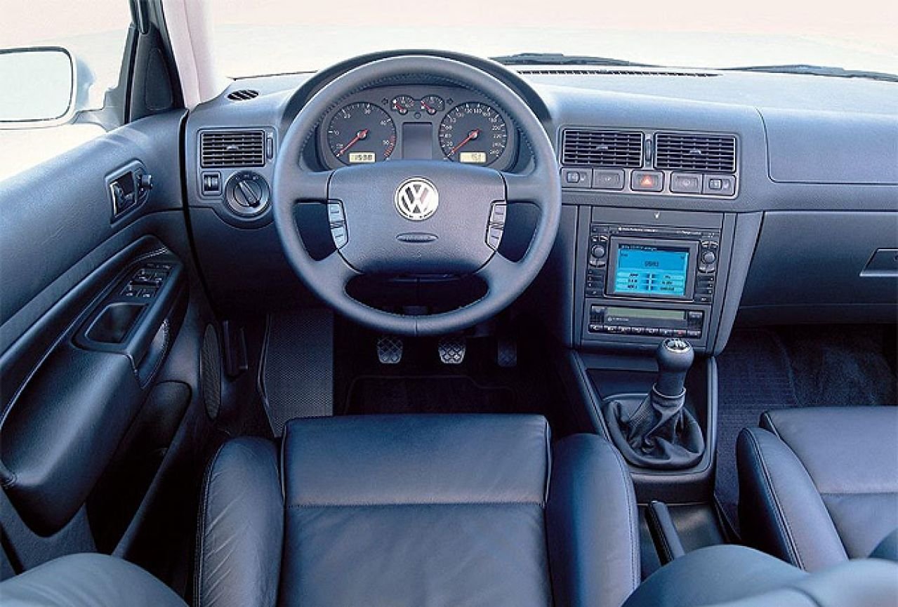 Volkswagen Golf 4 салон