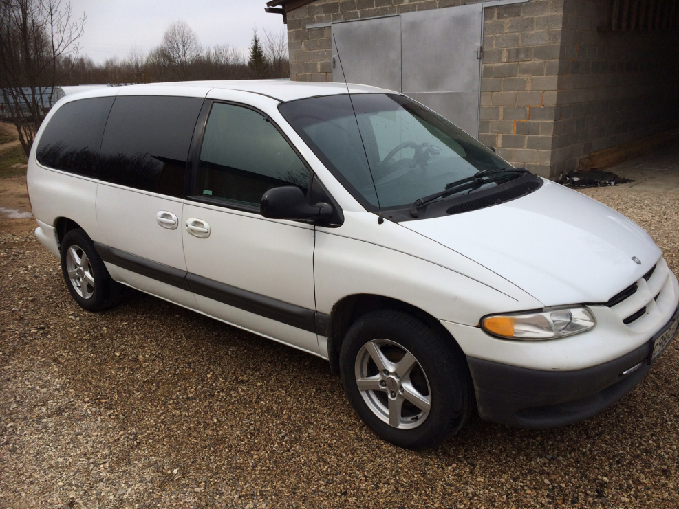 Dodge Caravan 3