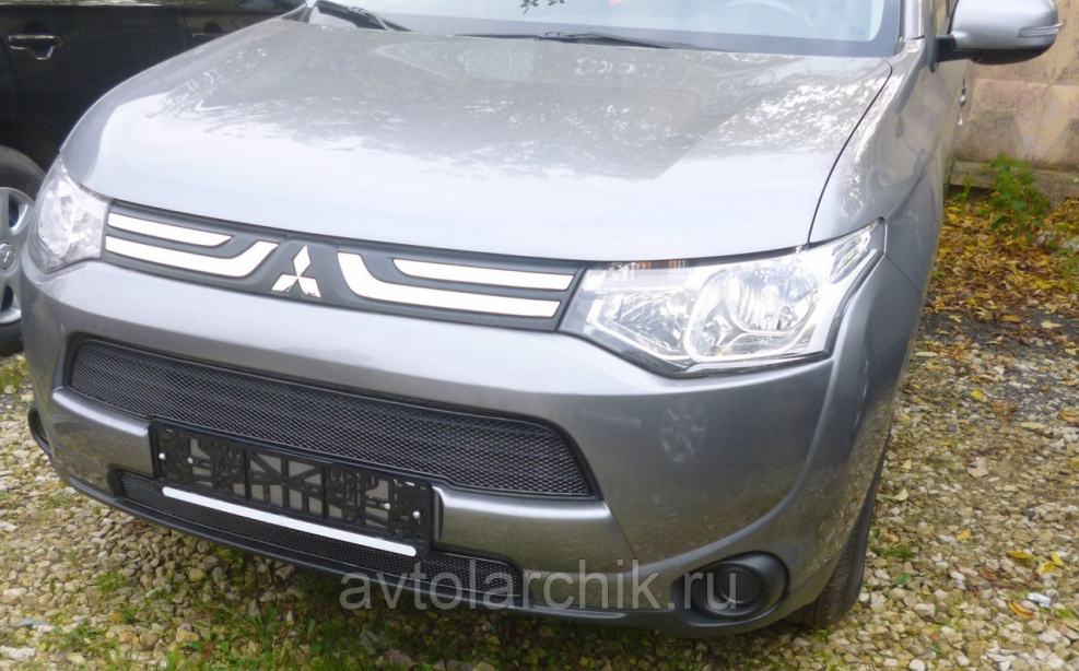 Сетка на решётку радиатора Mitsubishi Outlander 3