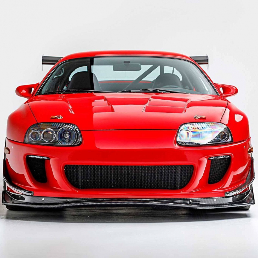 Nissan Skyline r34 и Toyota Supra