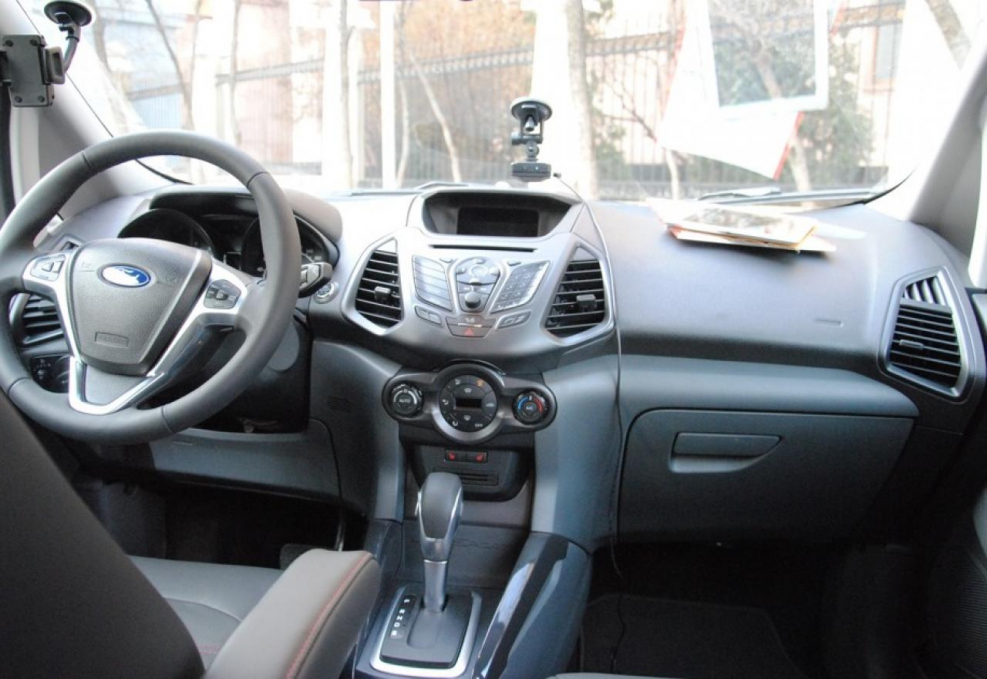 Ford ECOSPORT 2016 интерьер