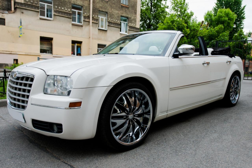 Chrysler 300 белый