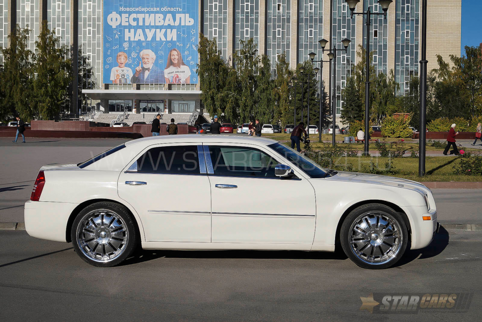 Крайслер 300с бежевый