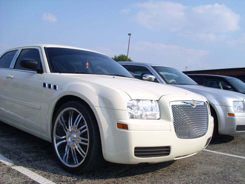 Крайслер 300c белый