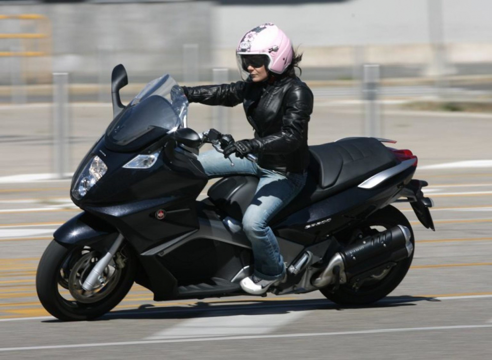 Макси скутер BMW c650gt