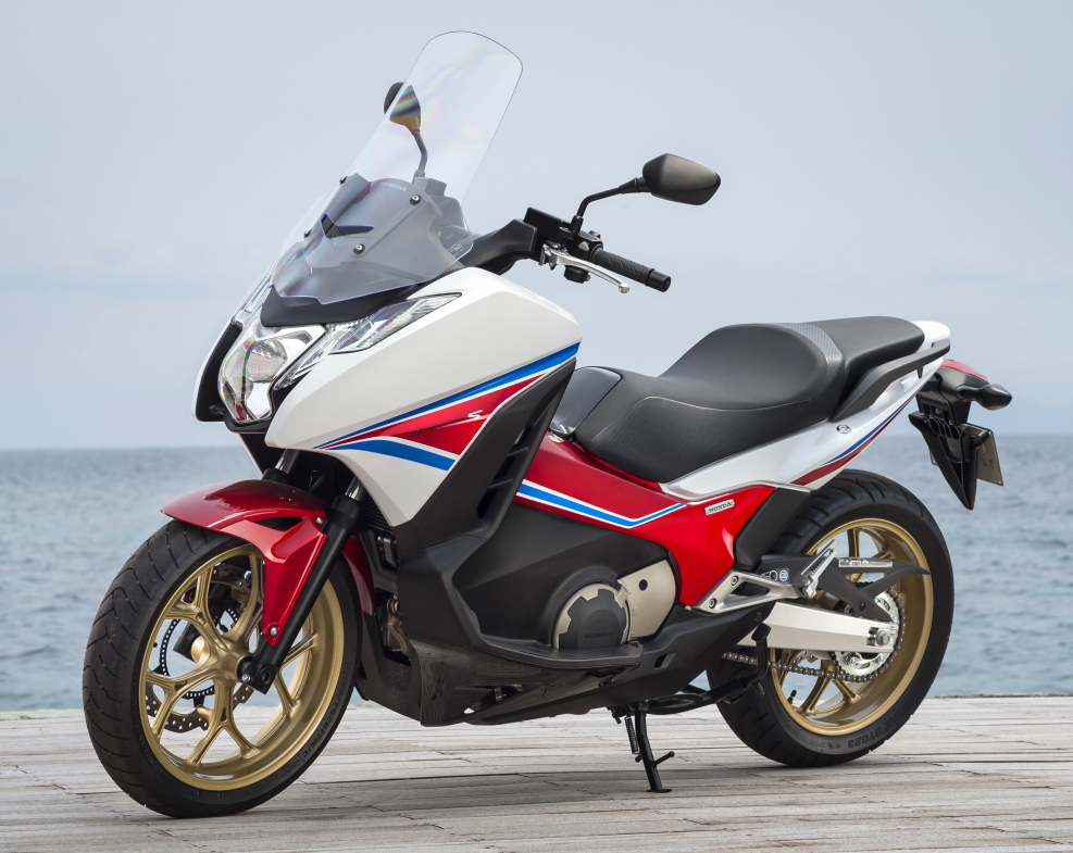 Скутер Aprilia SRV 850