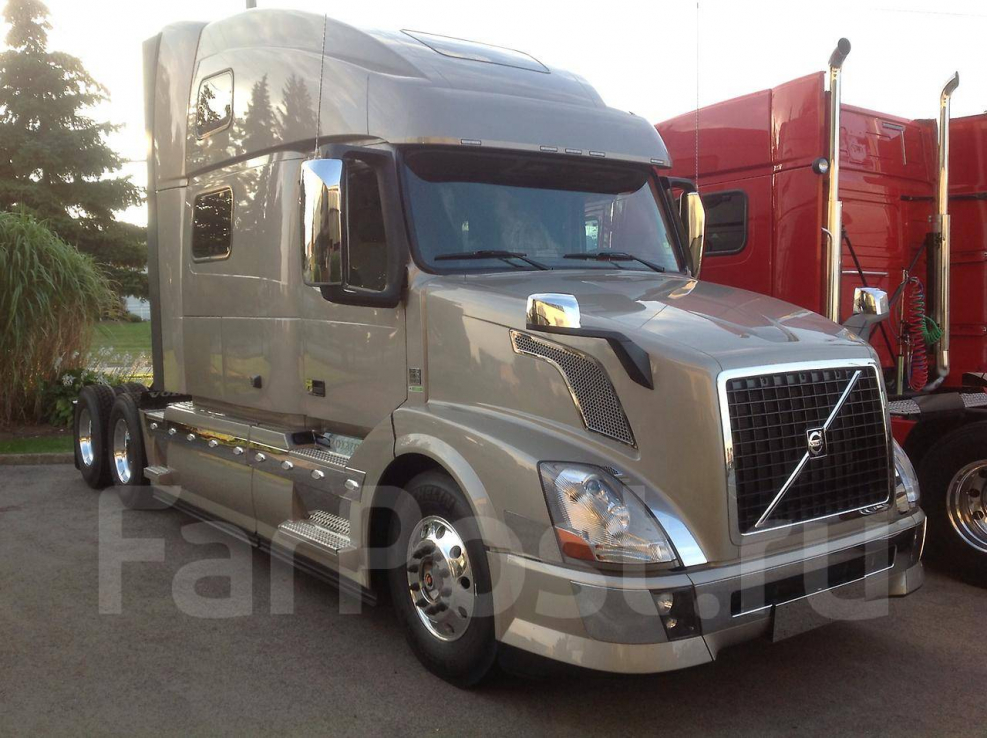 Тягач Volvo VNL 780