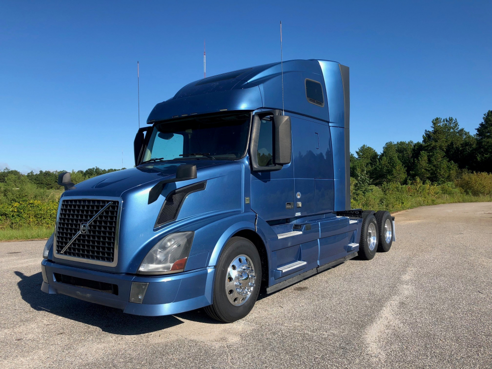 Тягач Volvo VNL 670