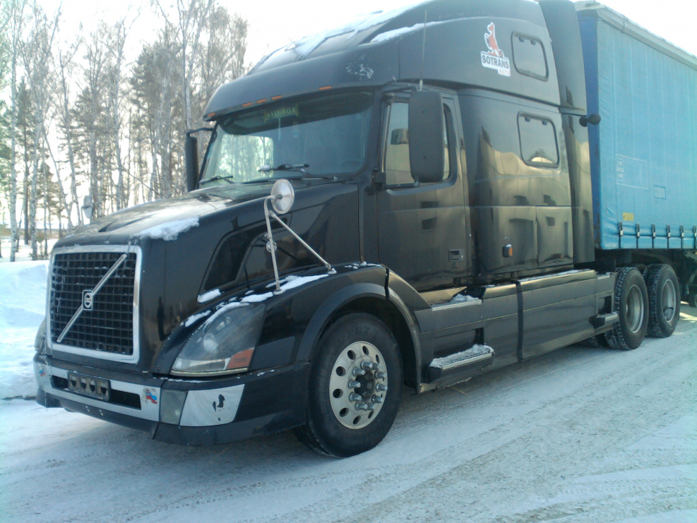 Тягач Volvo VNL 780