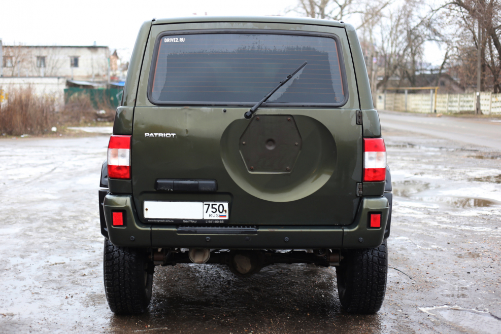 УАЗ Патриот 2013 сзади