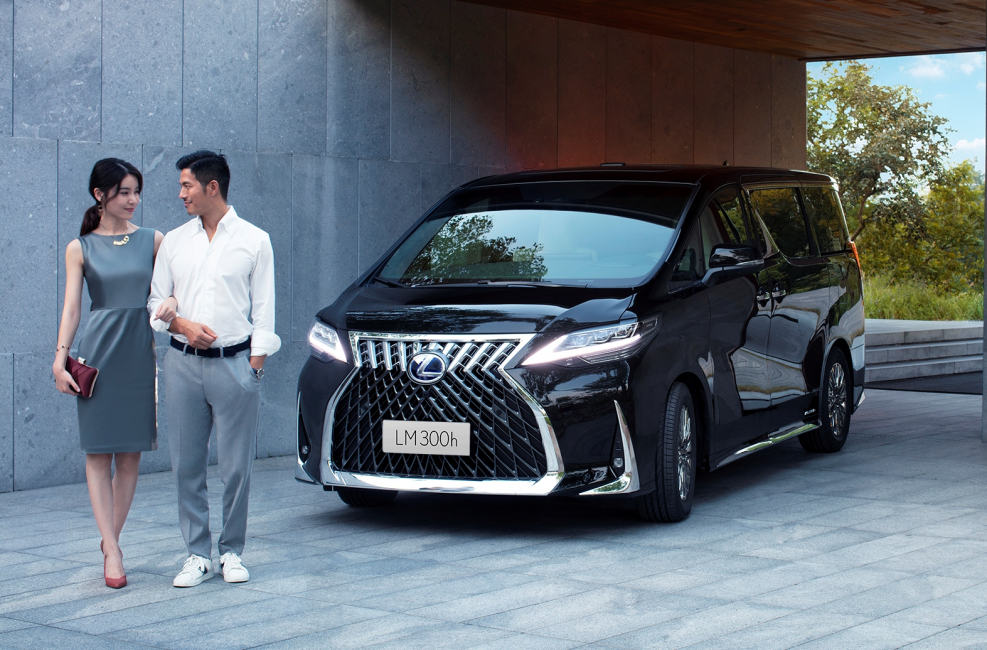 Lexus lm300h 2021