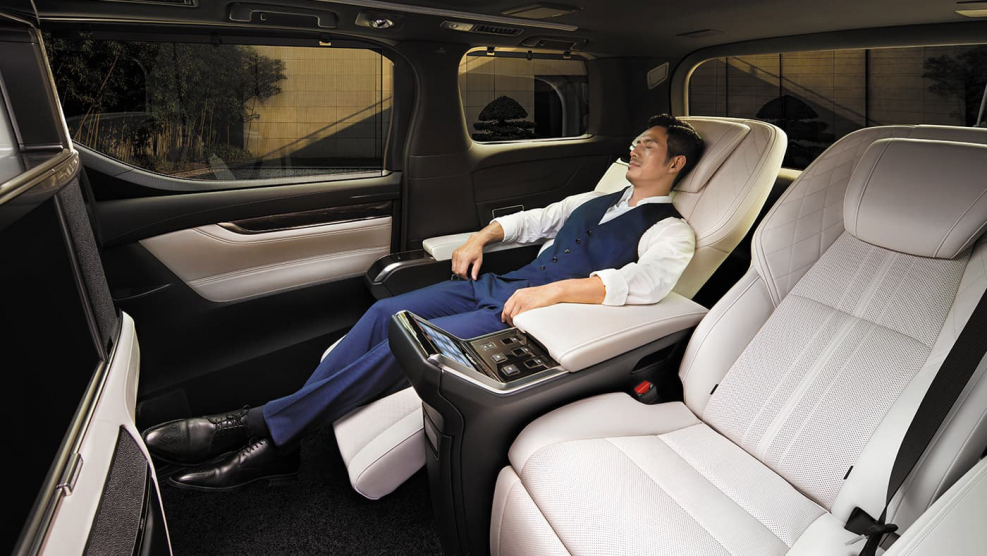 Lexus lm300h 2021