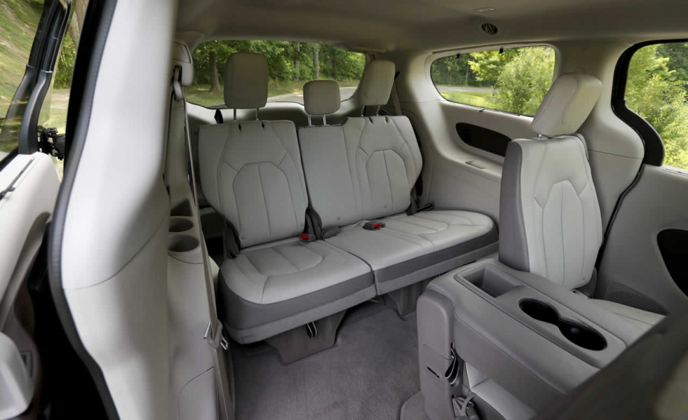 Chrysler Voyager салон 2001