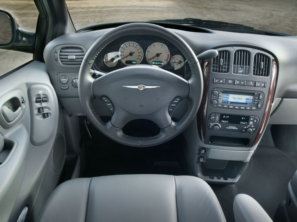 Chrysler Voyager 2003 салон