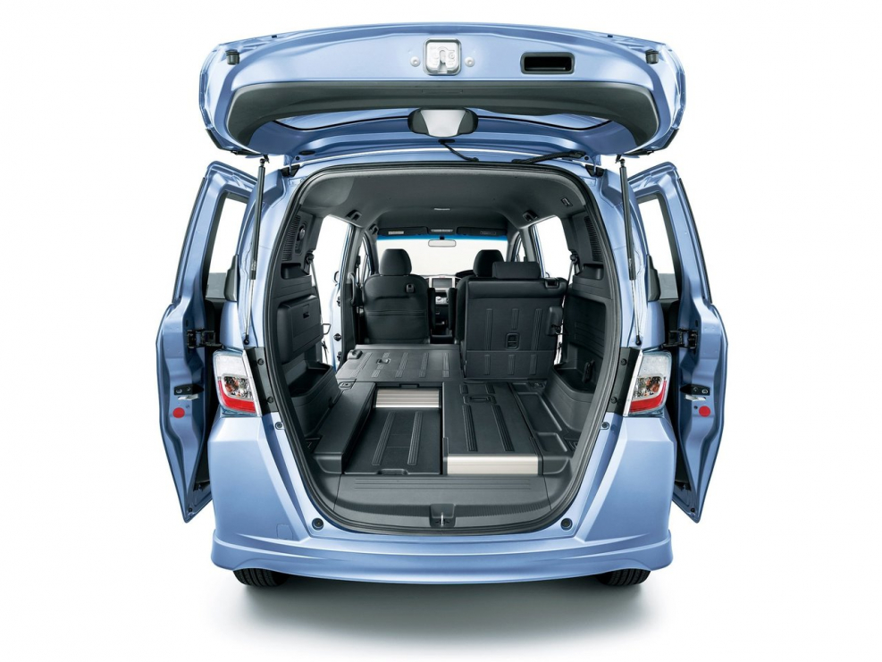Honda freed Spike 2016
