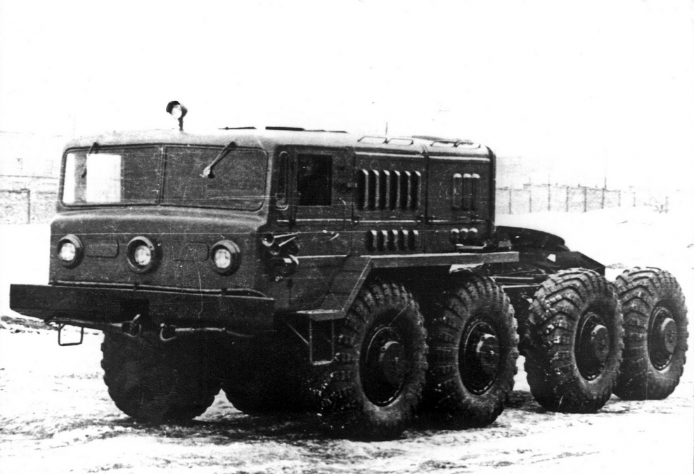 Седельный тягач МАЗ-537