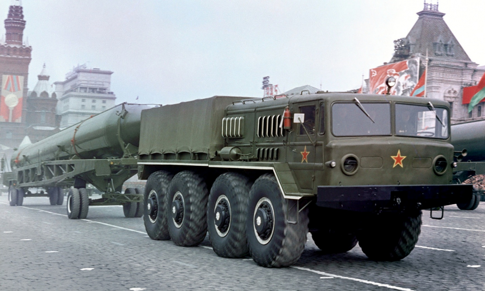 МАЗ военный тягач 535