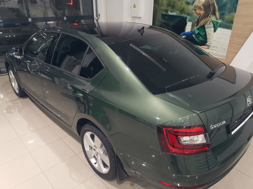 Зеленая Октавия а7 FL Black Edition