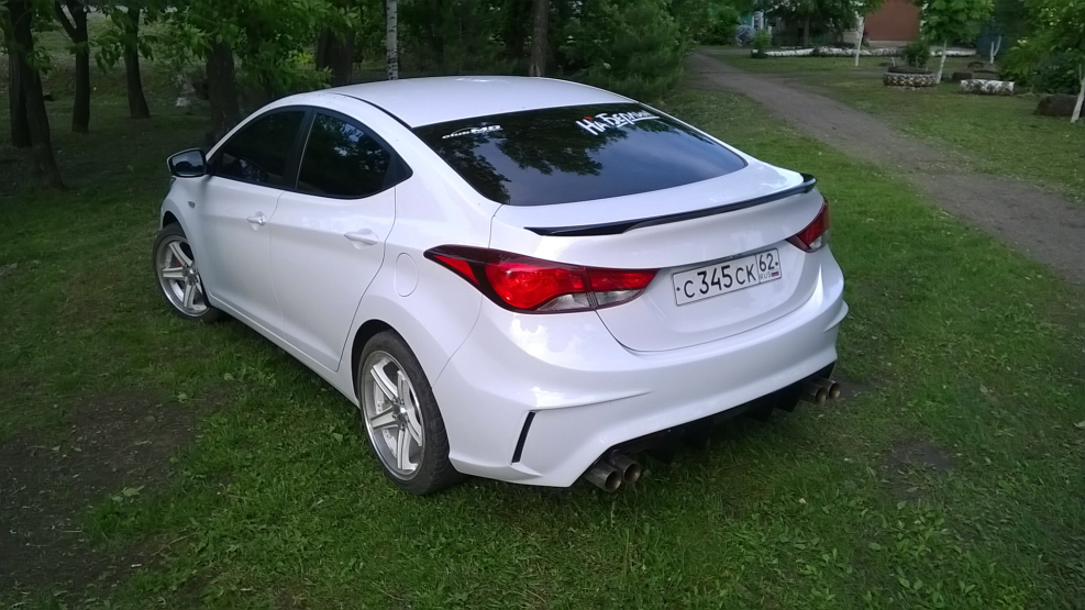 Hyundai Elantra белый 2015