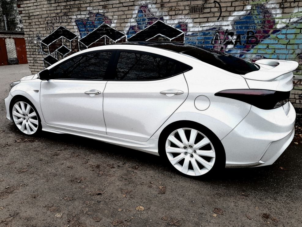 Hyundai Elantra 5 stance