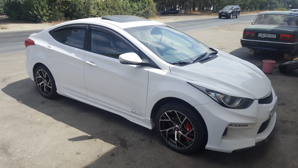 Hyundai Elantra 2016 на дисках