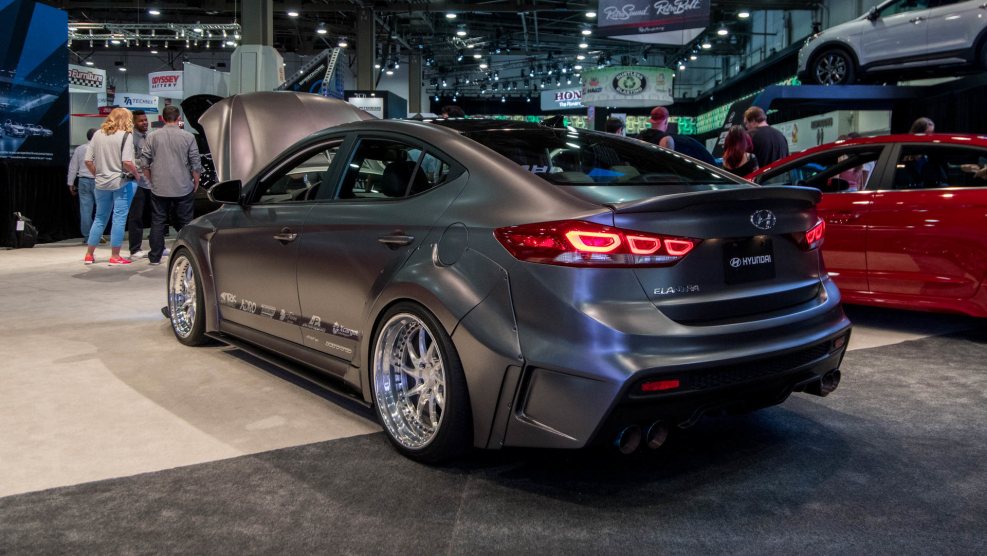 Hyundai Elantra 2017 тюнингованная