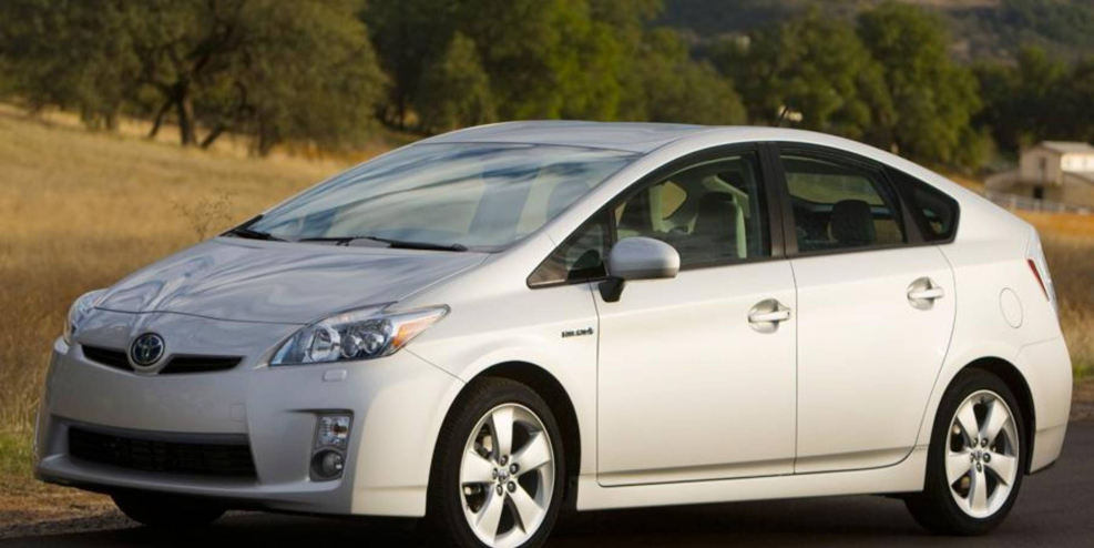 Toyota Prius белая 2010
