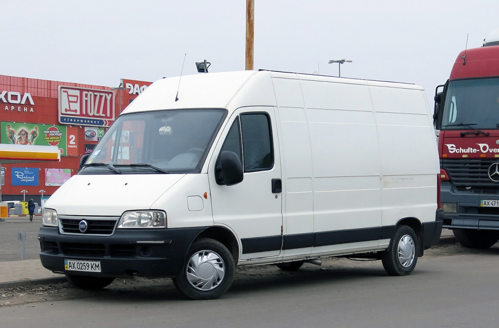 Белый Fiat Ducato 244