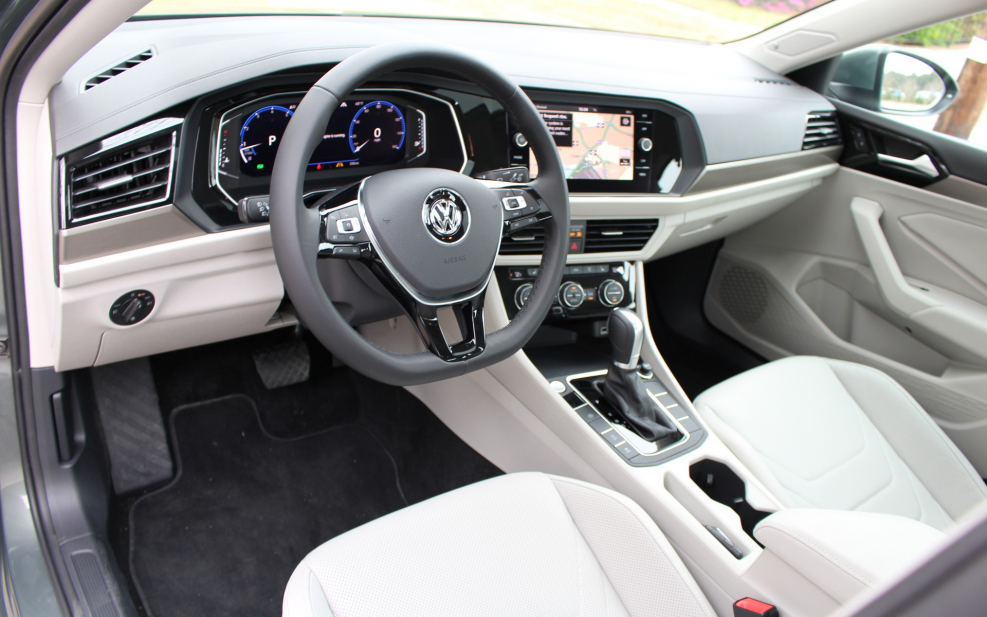 Volkswagen Jetta 2019 сбоку