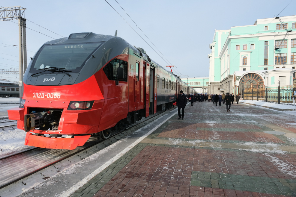 Эп2д электропоезд в Новосибирске