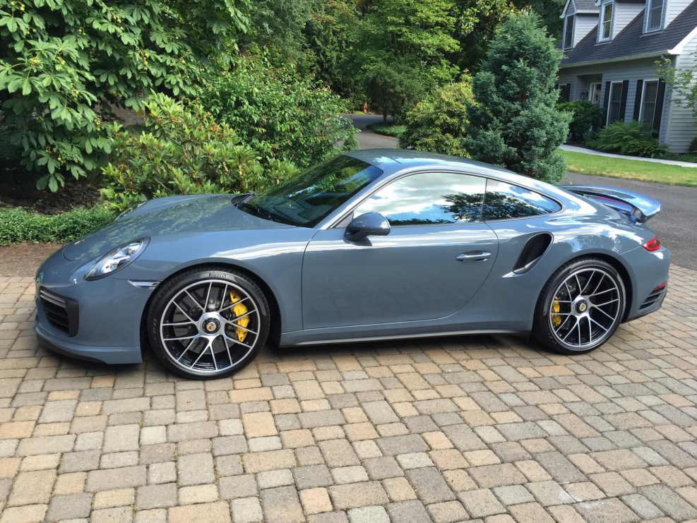 Graphite Blue Metallic Porsche 911