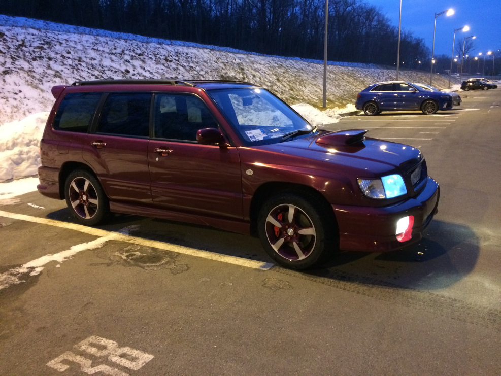 Subaru Forester вишневый